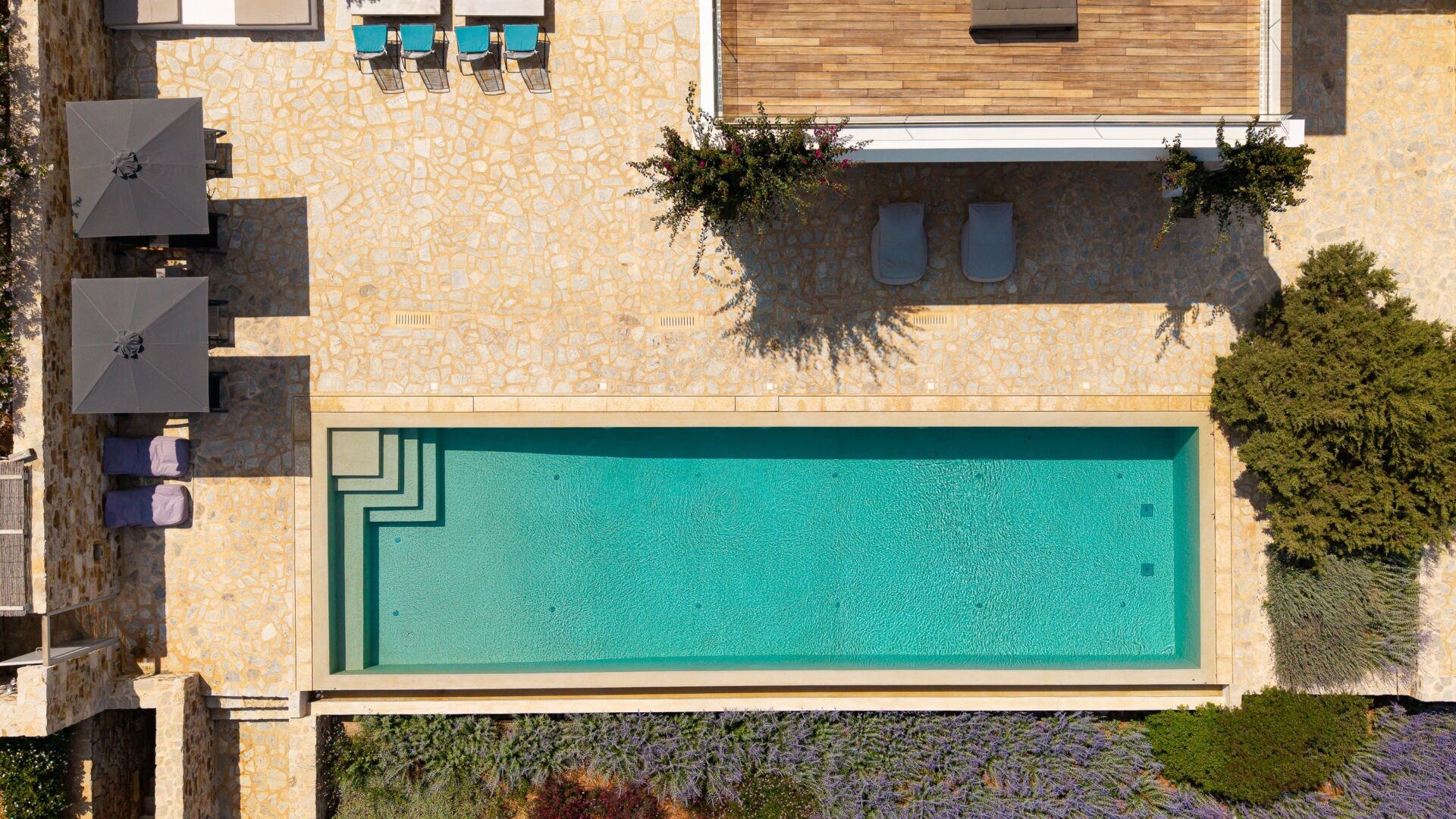 Drone, swimming pool & surroundings-min