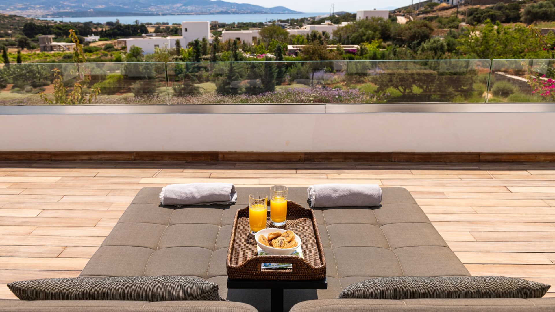 Looking East - 7-min