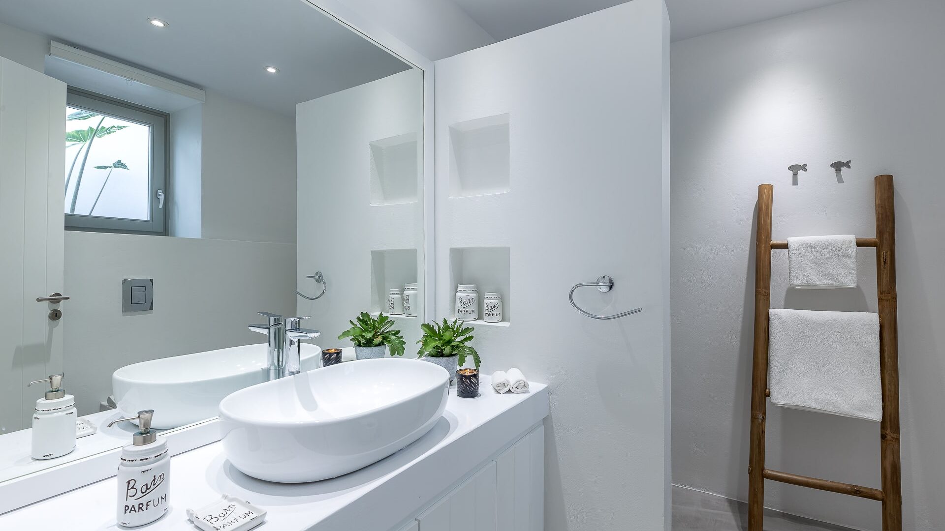 Master Bathroom, Lower Ground Floor-min