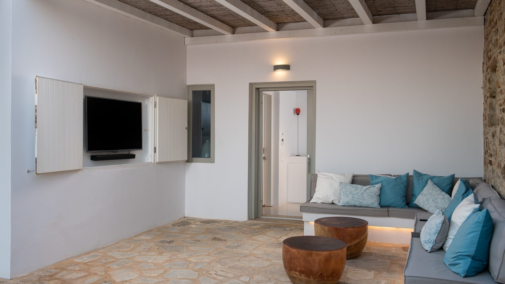 Outdoors home cinema area-min