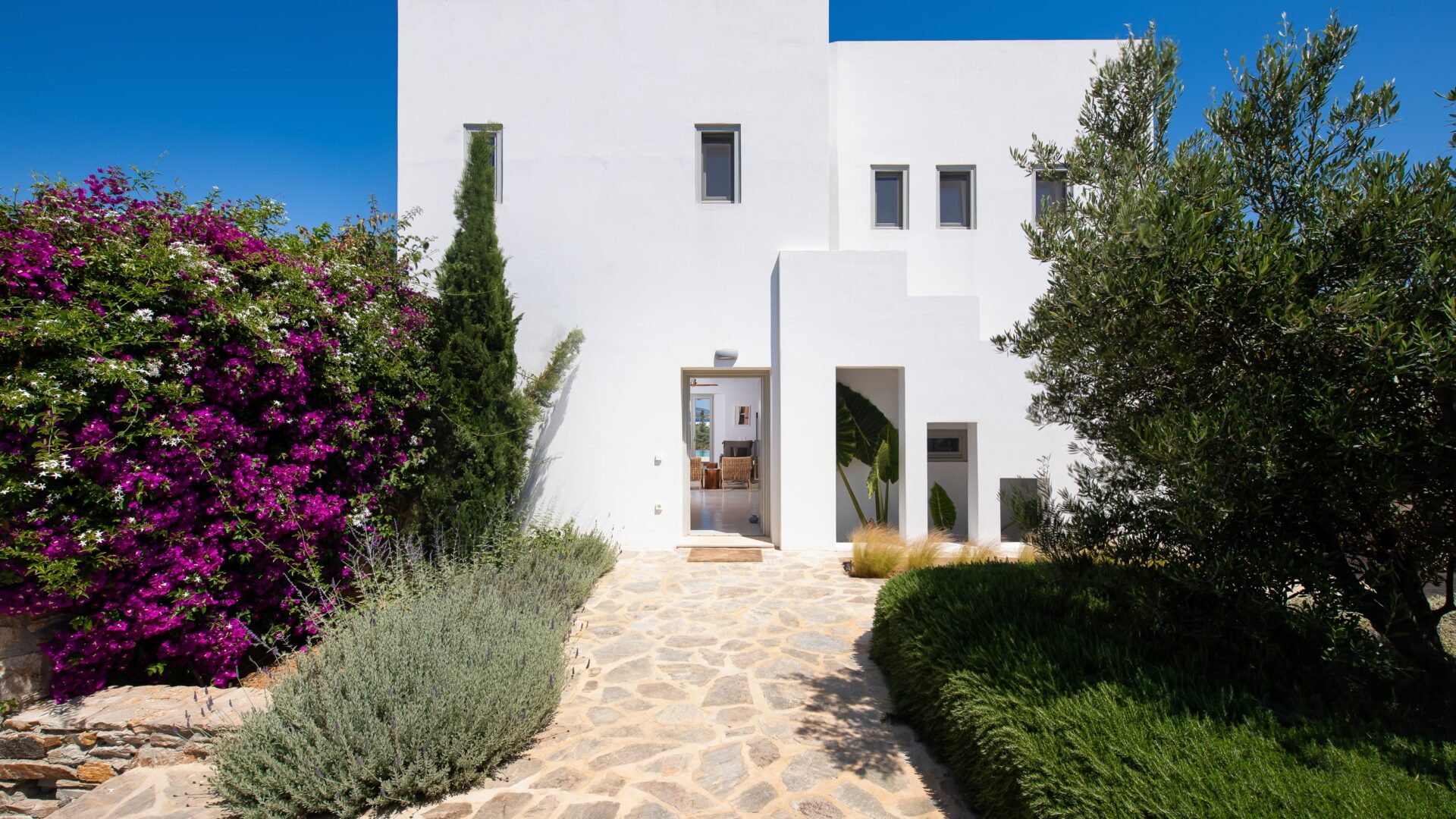 Villa_s W-side main entrance-min