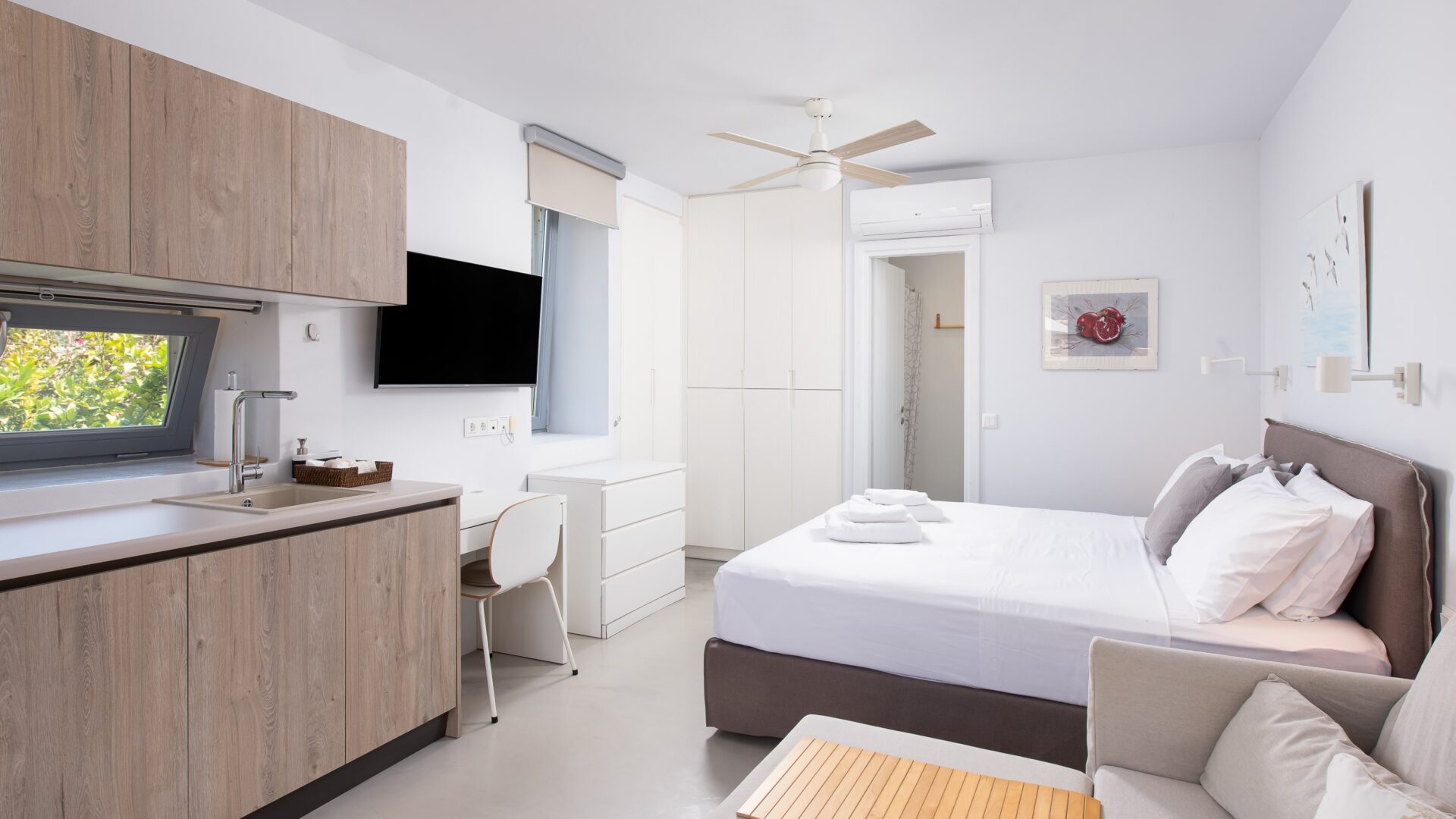 guest house, indoors 1-min