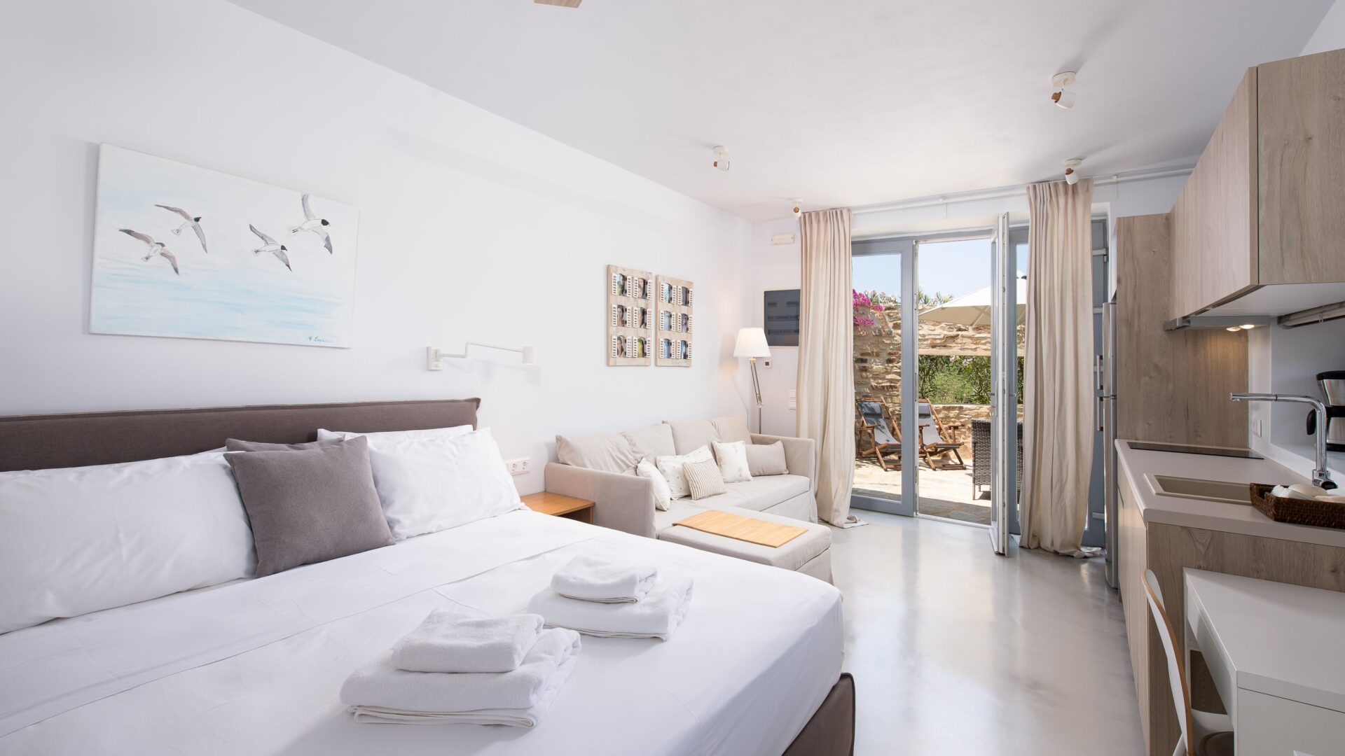 guest house, indoors 2-min