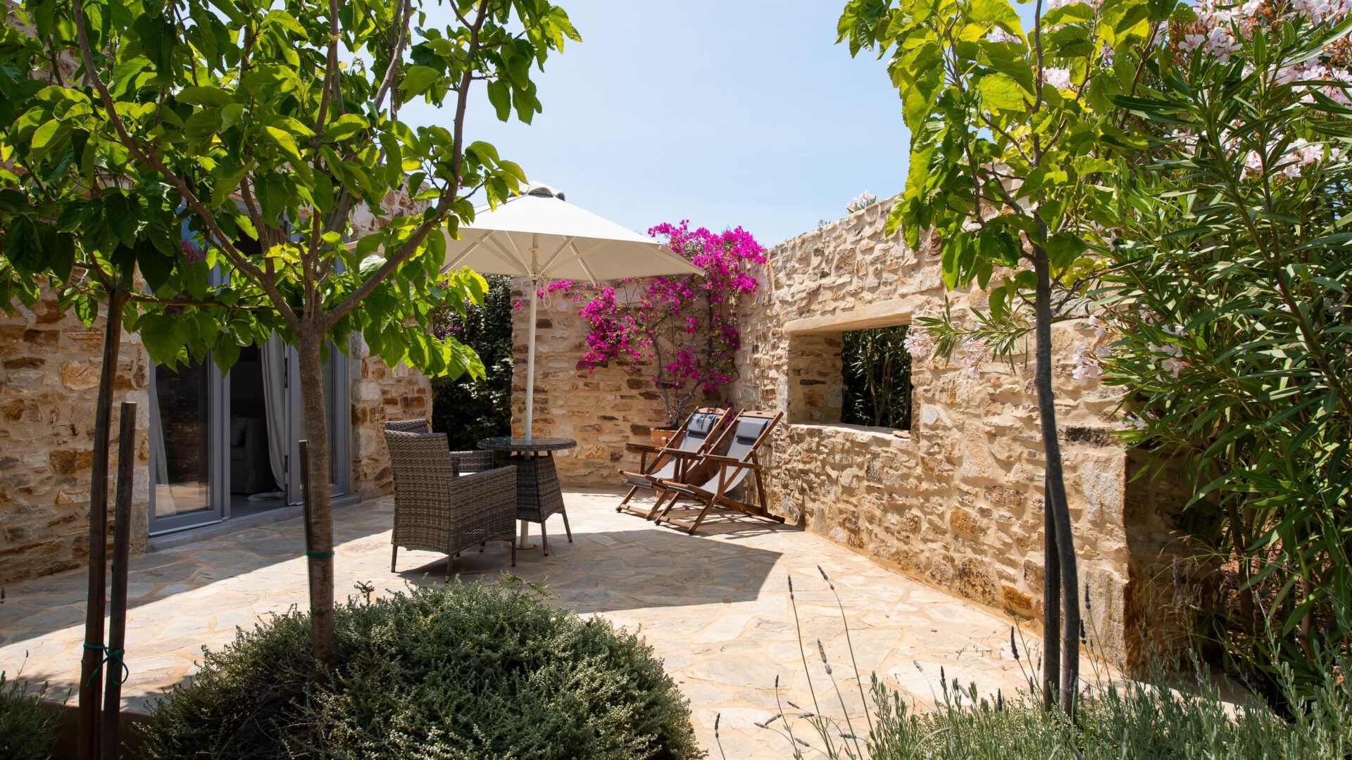 guest house, secluded outside area 2-min