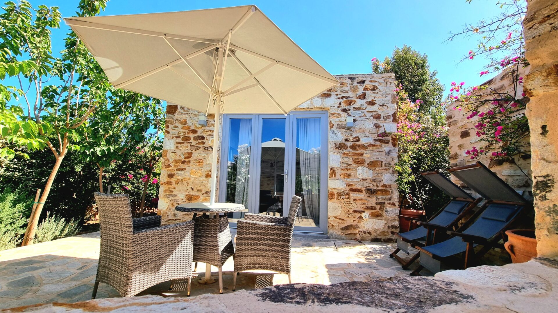 guesthouse N to S view-min