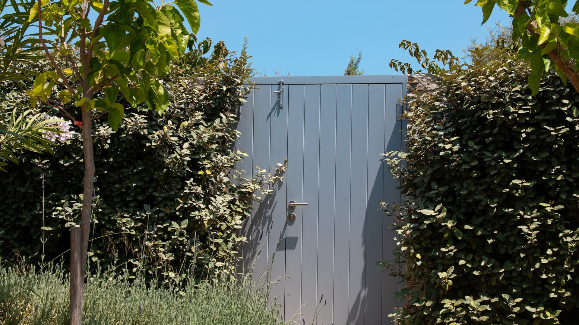 guesthouse gate 2-min